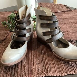 Scarlett Women's Strappy Ankle Boots in Ice and Brown